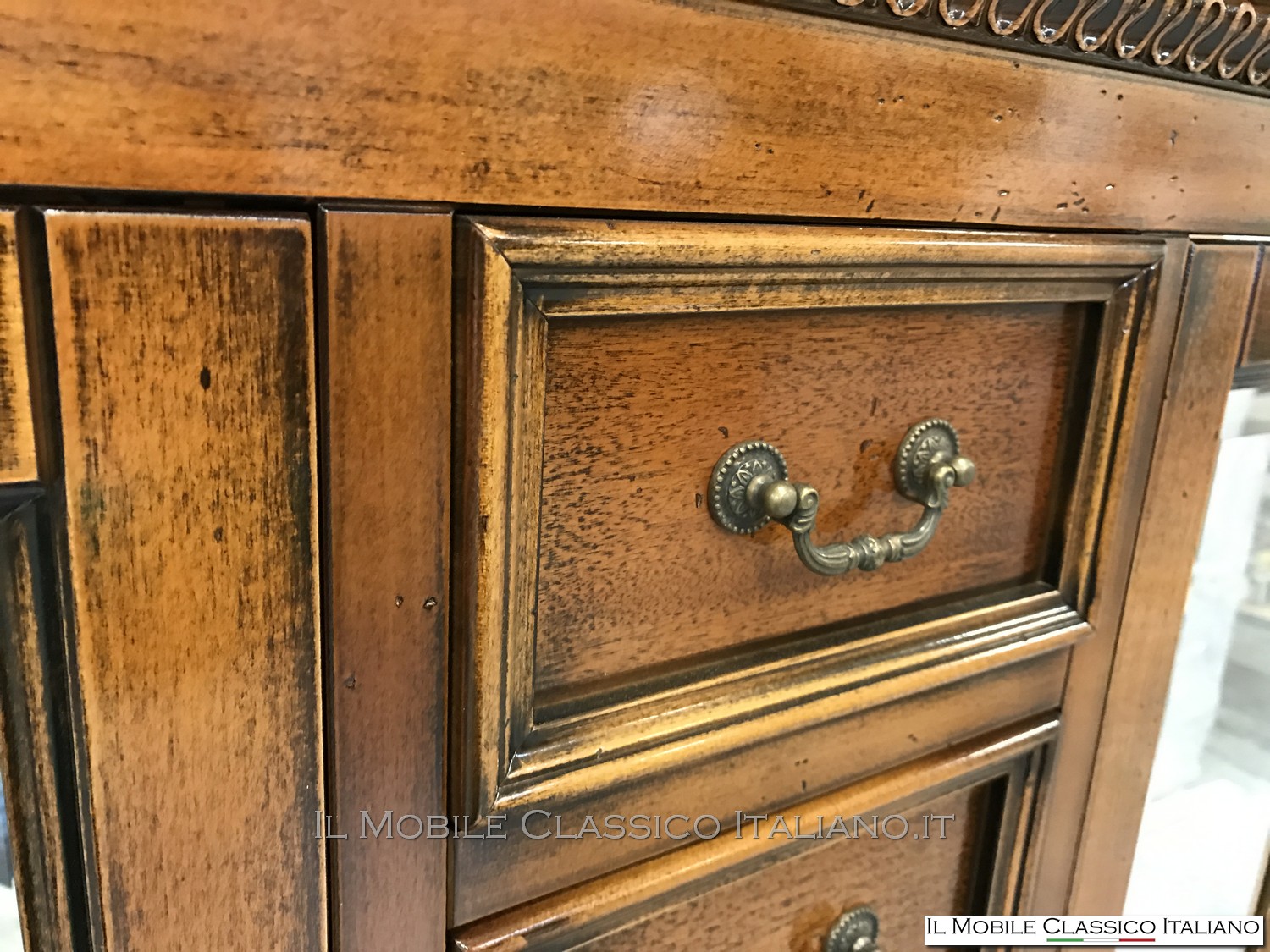 Vetrinetta con cassetti personalizzata